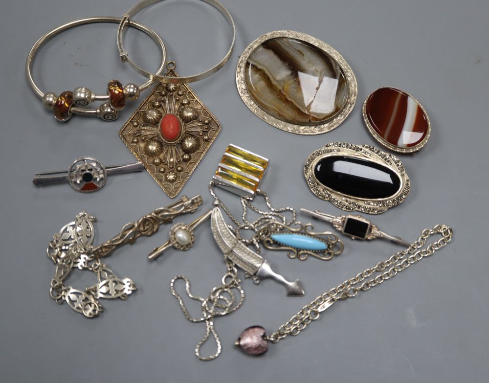 A group of modern jewellery including silver bangle, sterling Scottish hardstone brooch and other items.